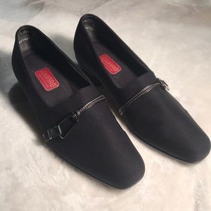 Munro American Cindi M207487 Black Buckle Pumps